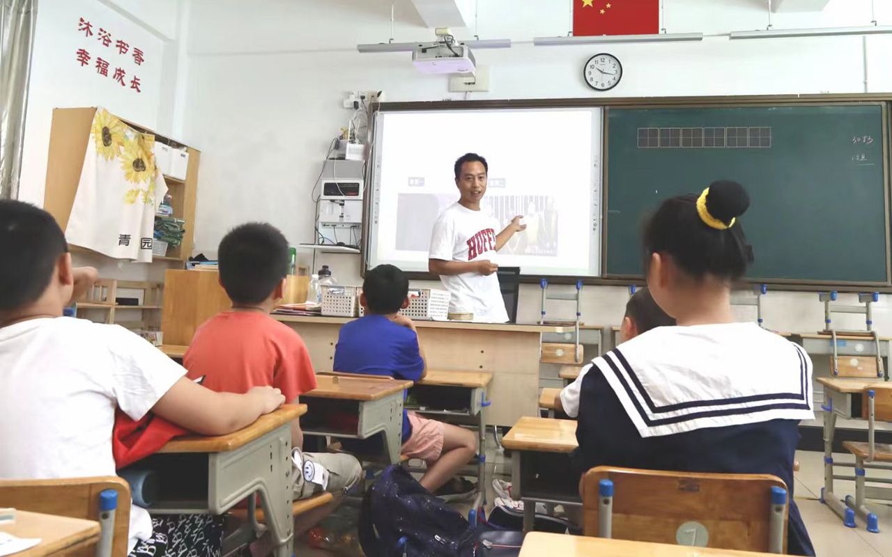 苏尼特左旗钟公庙中心小学