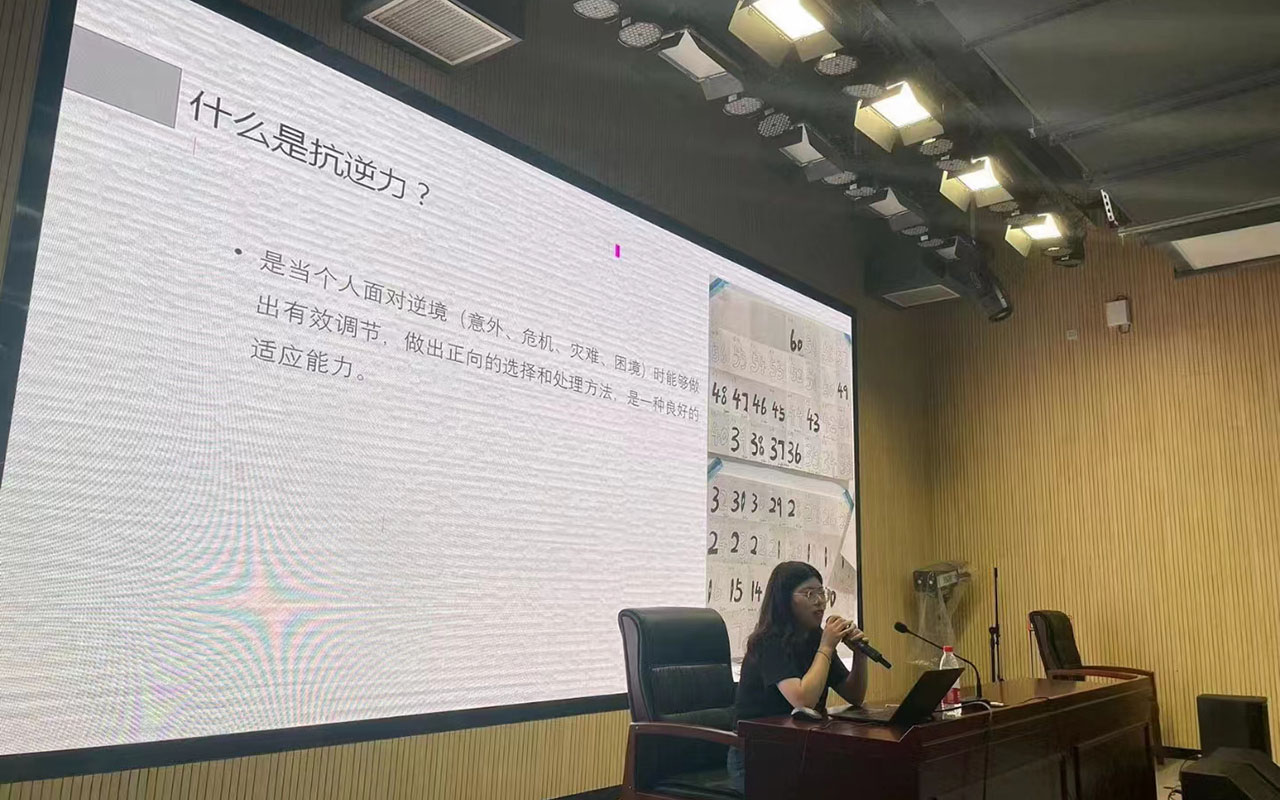 苏尼特左旗董玉娣中学